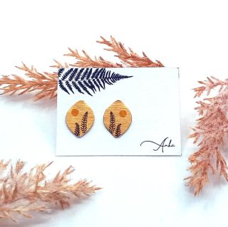 Oblíbené náušnice ve zlaté barvě se sluncem a řebříčkem 😌🌿🌞 . . . . . . #brno #lokalni #lokalniznacka #nausnice #slunce...