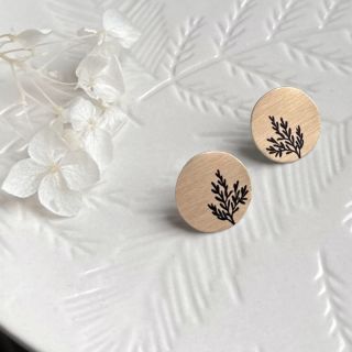 Juchů, první vlaštovka s novými produktovými fotkami na eshopu 🥰 👉https://www.anka-sperky.cz/koral-velky-zlaty-kruh/...